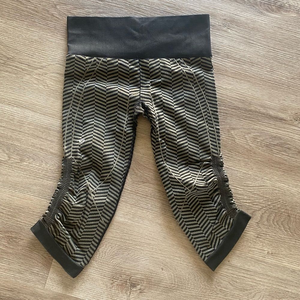 Lululemon In The Flow Crop - Picture 4 of 7